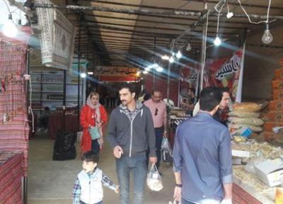 استقبال مسافران نوروزی از نمایشگاه سوغات و هدایای محلی کشور در کاشان