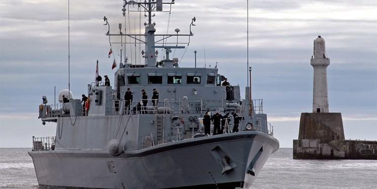 کشتی مین روب نیروی دریایی انگلیس از خلیج فارس خارج شد