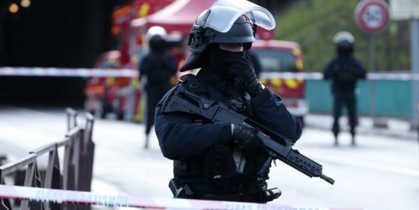 حمله با سلاح سرد به مأمور پلیس فرانسه