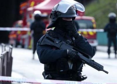 حمله با سلاح سرد به مأمور پلیس فرانسه