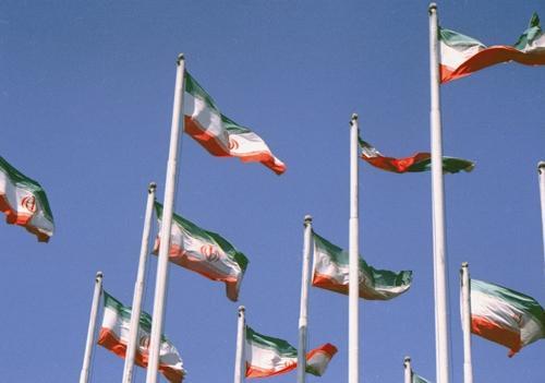 توضیحات مهم درباره طراحی اشتباه پرچم ایران در بعضی بیلبوردهای مرکز ، 3 سازه در کمتر از چند ساعت اصلاح شد