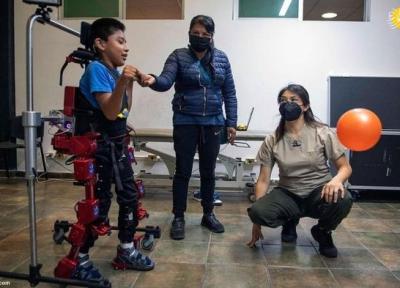 کودک مبتلا به فلج مغزی با یاری ربات راه رفت