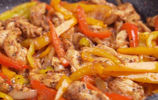 طرز تهیه ساندویچ فاهیتای مرغ مکزیکی طرز تهیه ساندویچ فاهیتای مرغ مکزیکی
